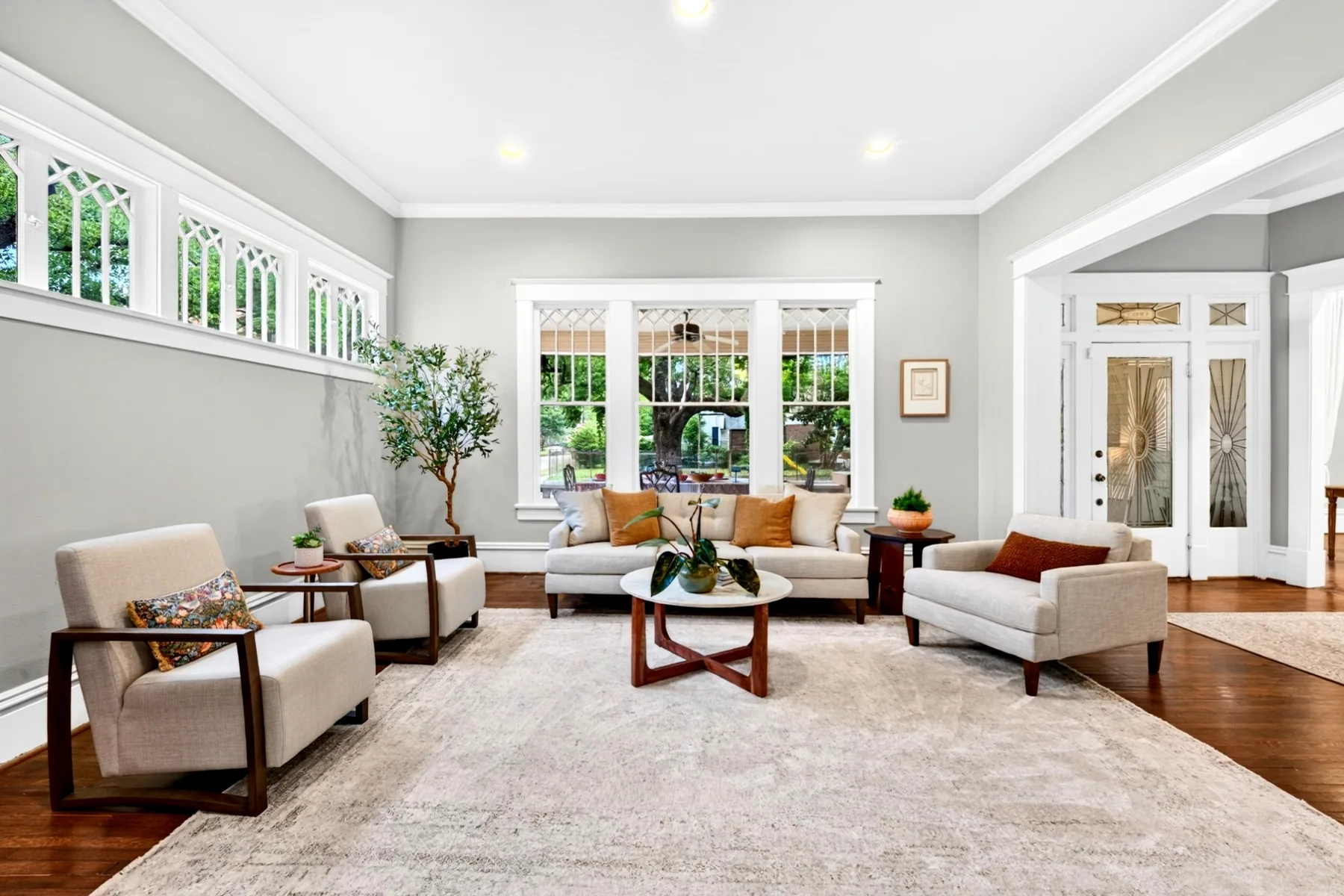 Bright living room with a round coffee table and arched windows